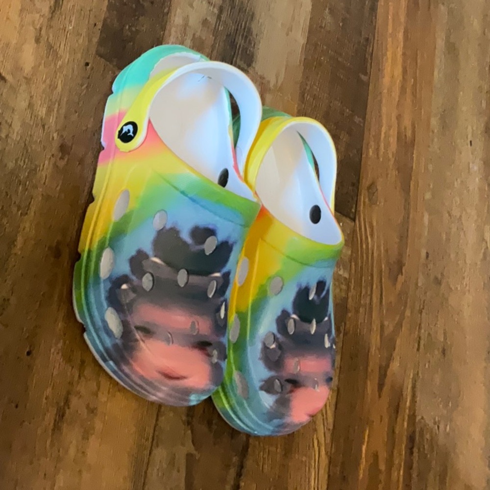 This pair of shoes are Reel Legends Are multicolored and durable